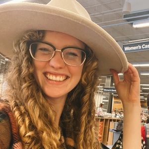 Meet your Posher, Alyssa